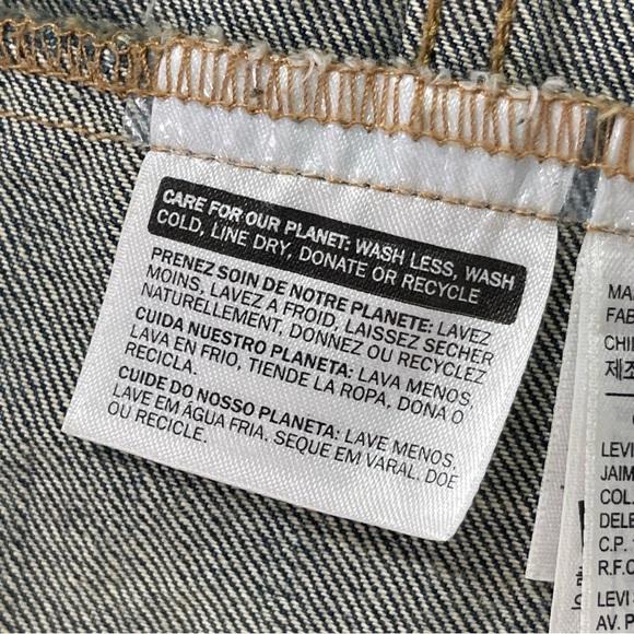 Levis Blue Denim Jean Trucker Jacket Size
Small  Regular Wash Men Pockets - Picture 8 of 9